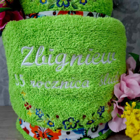 tort z ręczników na prezent limonkowy ręcznik motyw folk
